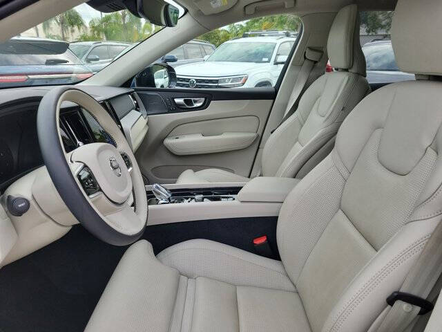 2023 Volvo XC60 B5 Ultimate Bright Theme