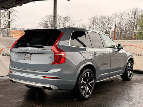 2020 Volvo XC90 T6 Momentum 6-Passenger