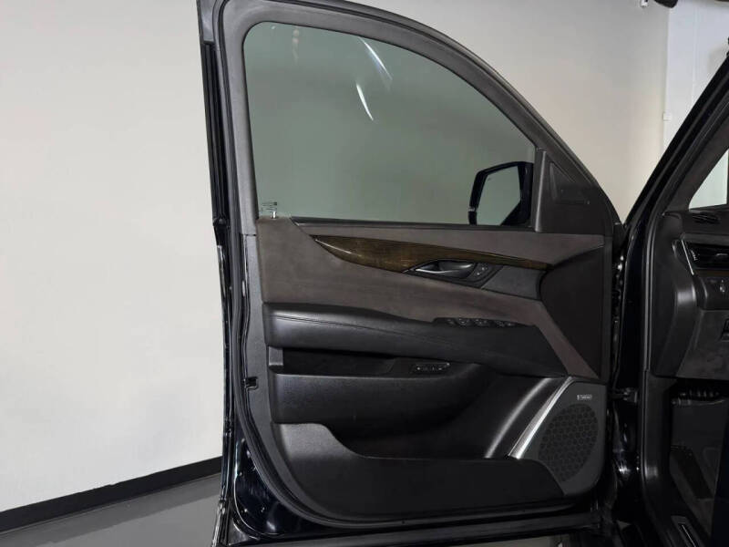 2017 Cadillac Escalade Platinum