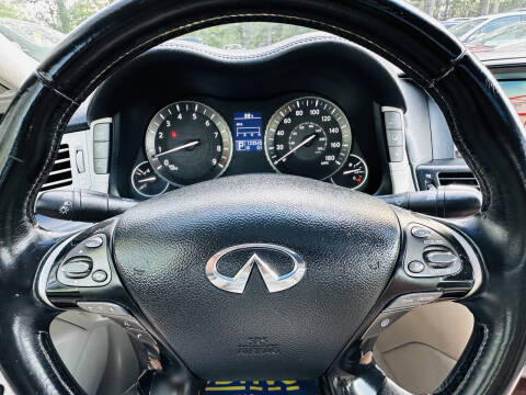 2011 Infiniti M56