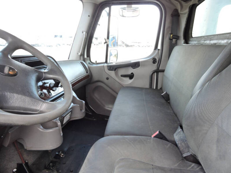 2012 Freightliner M2 106
