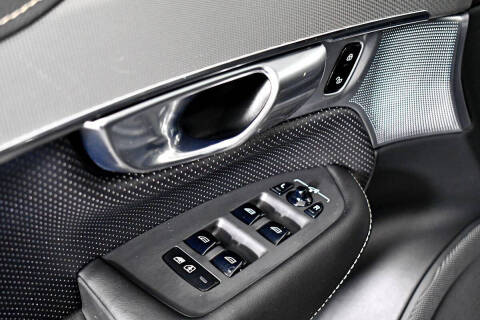 2022 Volvo XC90 Recharge T8 R-Design