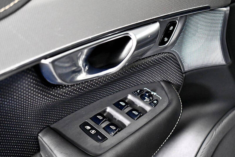 2022 Volvo XC90 Recharge T8 R-Design