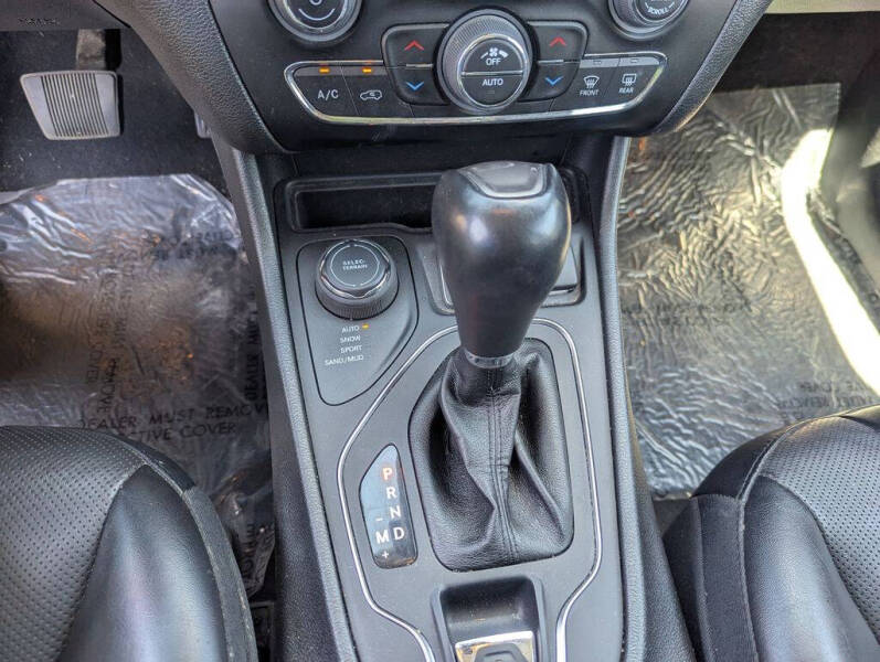 2022 Jeep Cherokee Latitude Lux