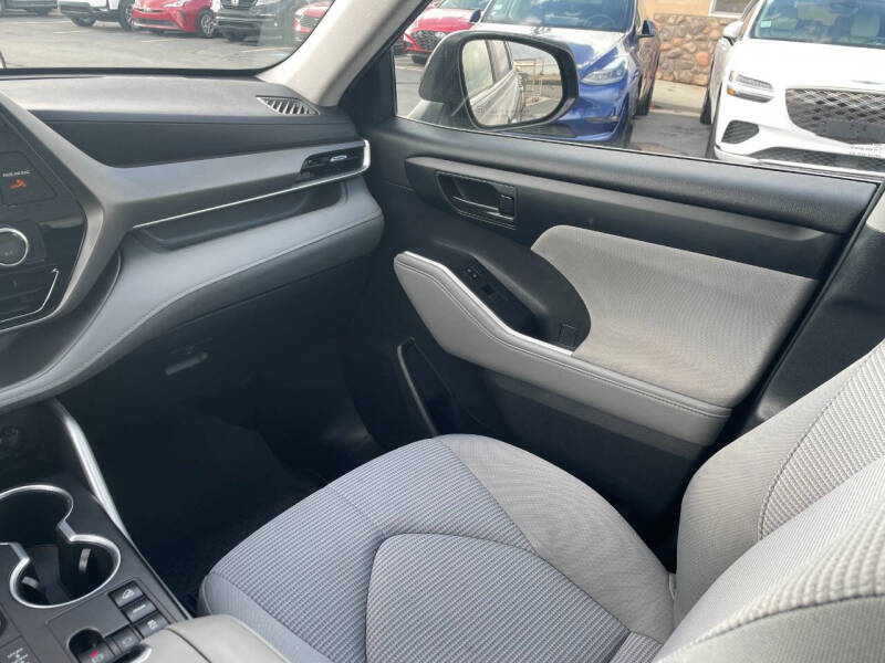 2024 Toyota Highlander LE