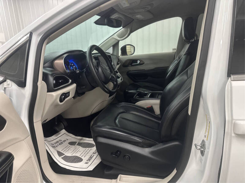 2020 Chrysler Voyager LXi