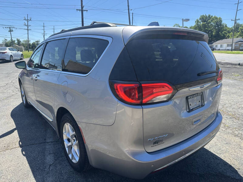 2017 Chrysler Pacifica Touring-L
