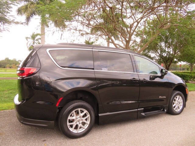 2022 Chrysler Pacifica Touring L
