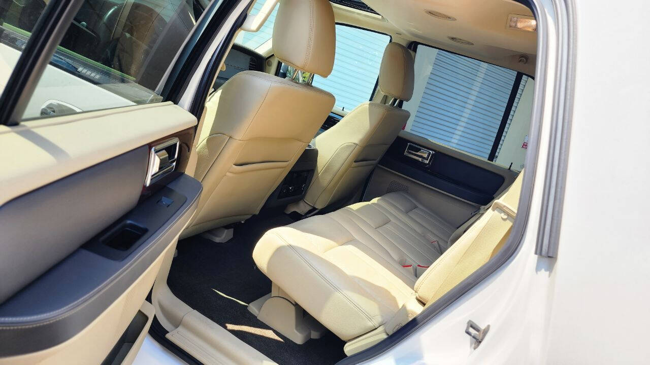 2015 Lincoln Navigator  - $20,900