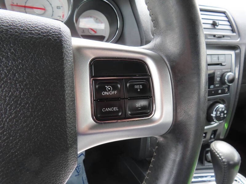 2013 Dodge Challenger SXT Plus