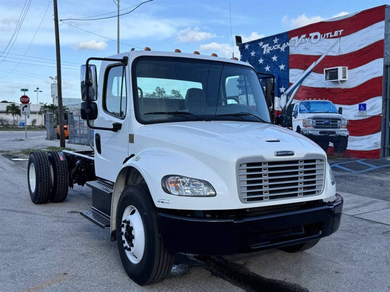 2018 Freightliner M2 106