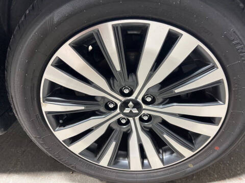 2020 Mitsubishi Outlander SE