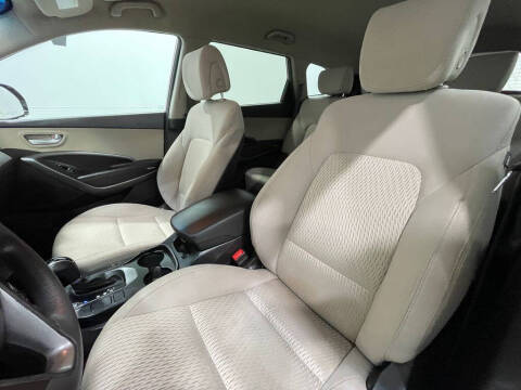 2017 Hyundai Santa Fe SE