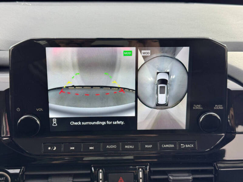 2022 Nissan Pathfinder SL