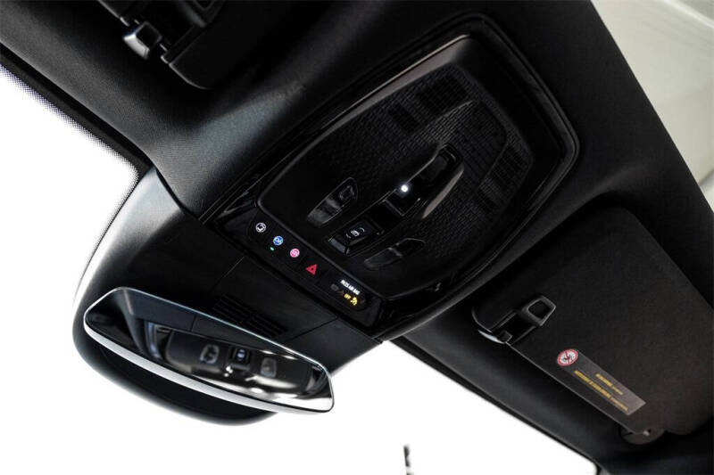 2024 Cadillac LYRIQ Luxury 1