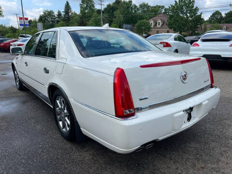 2011 Cadillac DTS Luxury Collection