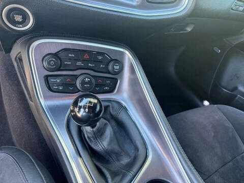 2017 Dodge Challenger 392 HEMI Scat Pack Shaker