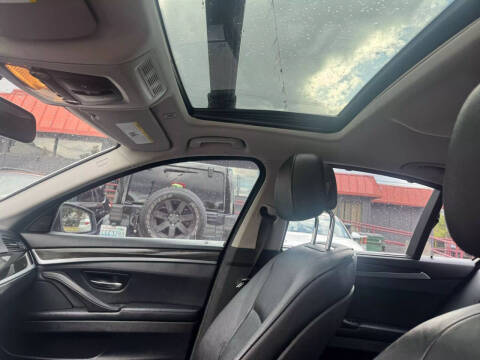 2011 BMW 5 Series 528i