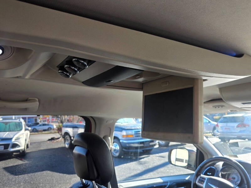 2013 Chrysler Town and Country Touring