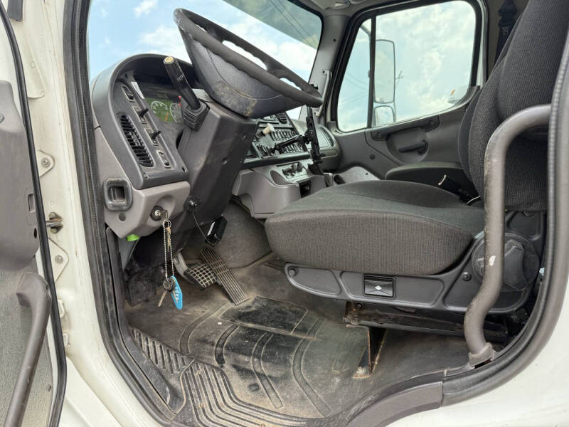 2011 Freightliner M2 106