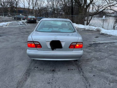 2000 Mercedes-Benz E-Class