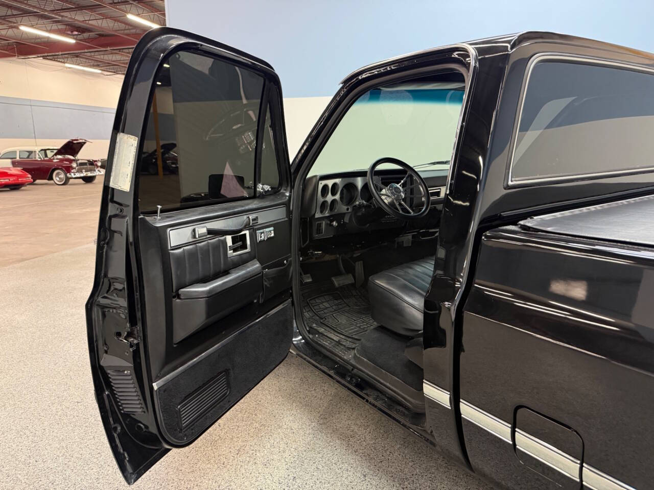 1987 Chevrolet R/V 10 Series 24