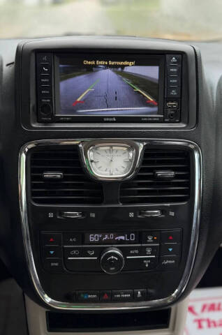 2016 Chrysler Town and Country Touring