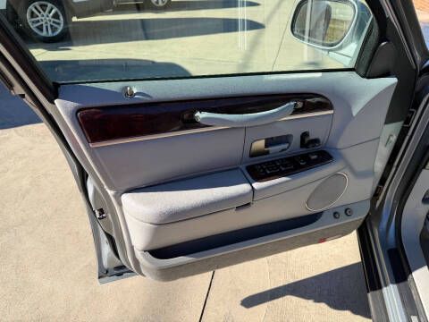 2006 Lincoln Town Car Signature