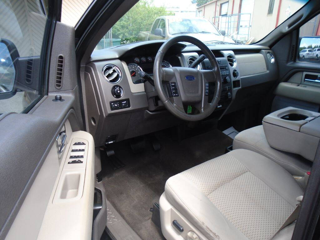 Black 2010 Ford F-150 XLT 4x2 XLT 4dr SuperCrew Styleside 5.5 ft. SB 2