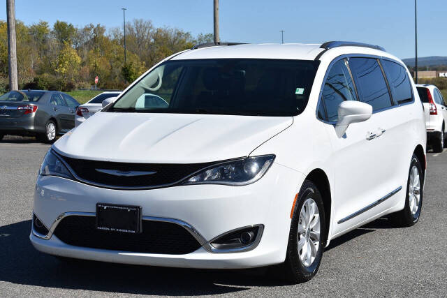 2018 Chrysler Pacifica Touring L's photo