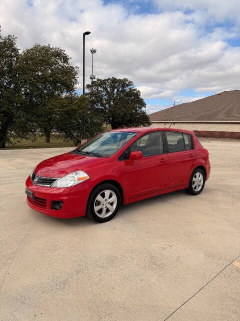 2012 Nissan Versa SL's photo