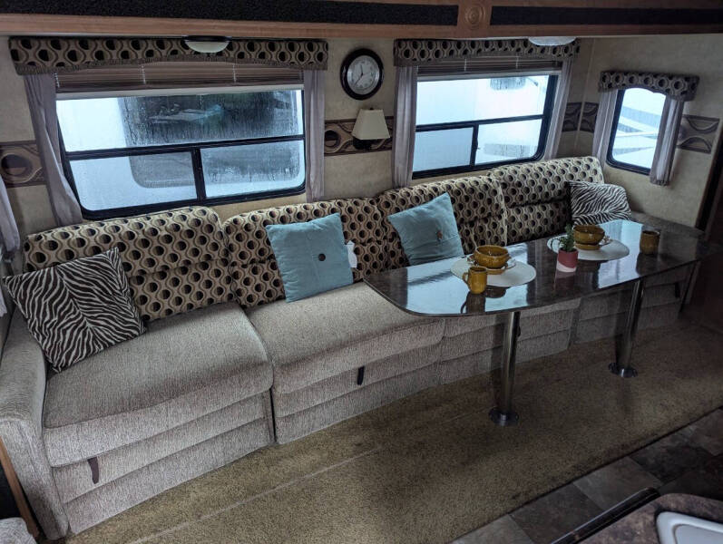 2013 Skyline Sale Pending Aluma Sky 281 / 31ft