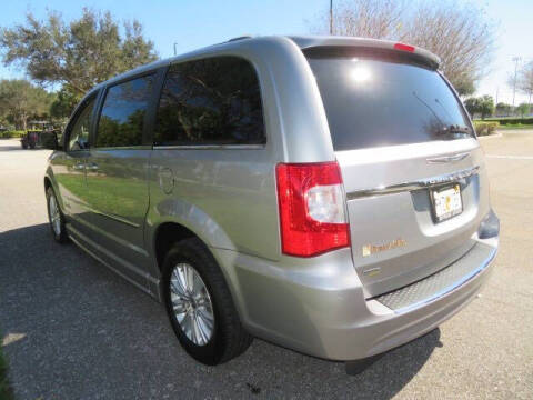 2013 Chrysler Town and Country Limited