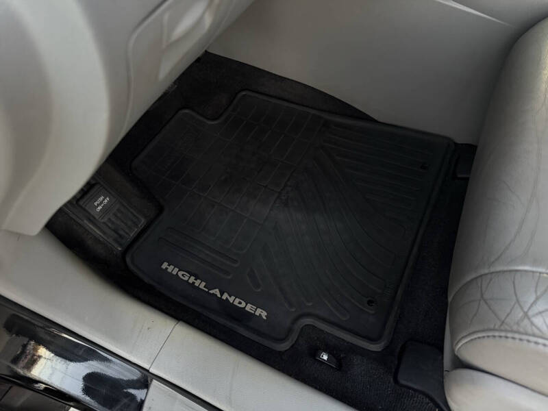 2013 Toyota Highlander SE