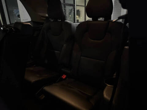 2018 Volvo XC90 T6 Momentum