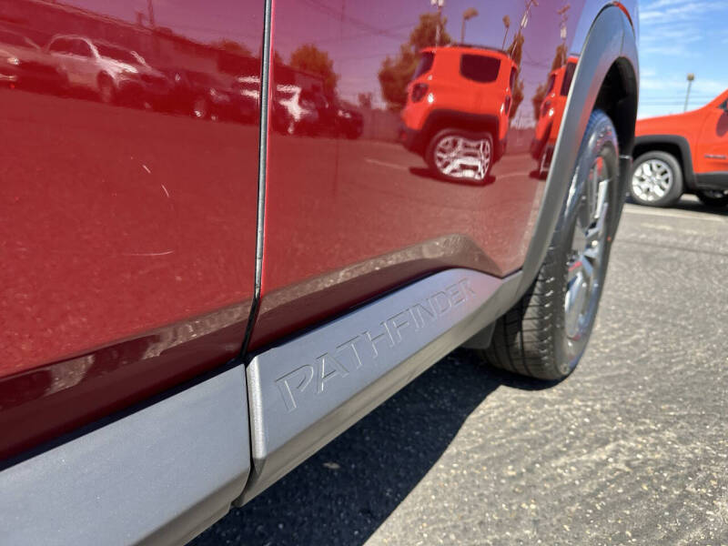 2022 Nissan Pathfinder SV