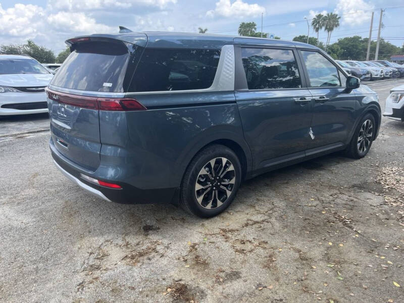2024 Kia Carnival EX