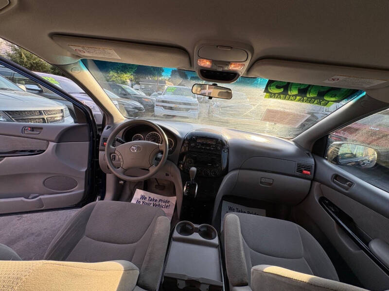 2004 Toyota Sienna LE 7 Passenger