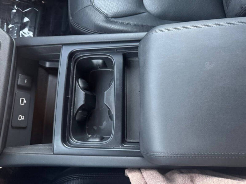 2024 Land Rover Defender 130 P400 X-Dynamic SE