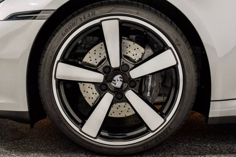 2025 Porsche 911 Carrera