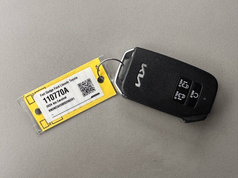 2024 Kia Carnival EX