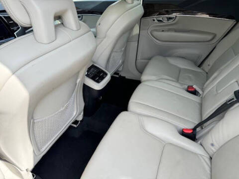 2016 Volvo XC90 T6 Momentum