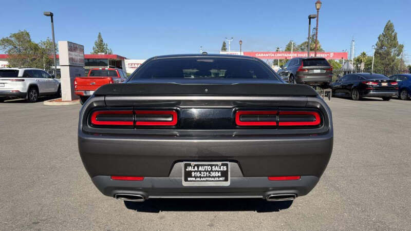 2016 Dodge Challenger SXT