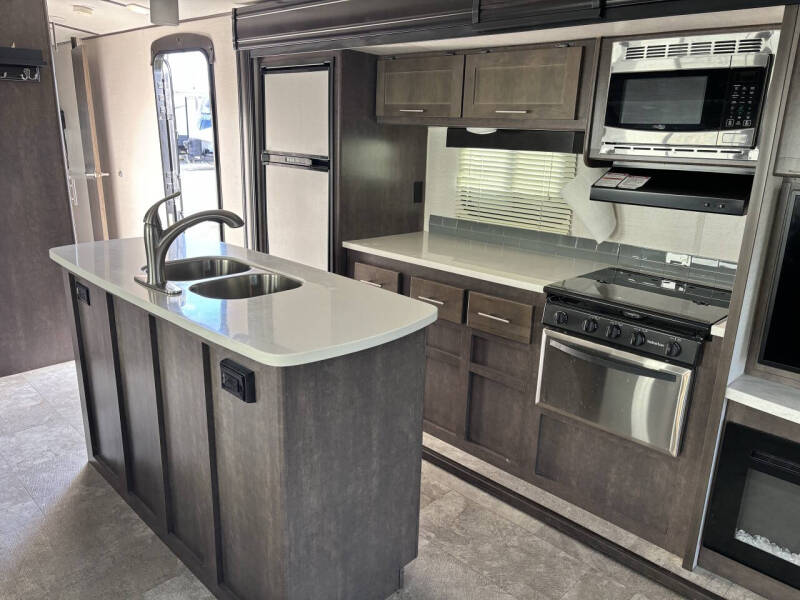 2018 Crossroads RV Sunset Trail 33SI