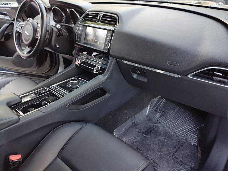 2018 Jaguar F-PACE 30t Premium