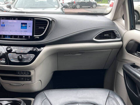 2022 Chrysler Pacifica Touring L