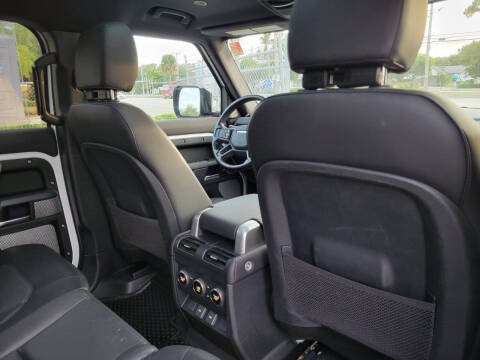 2024 Land Rover Defender 130 P400 X-Dynamic SE