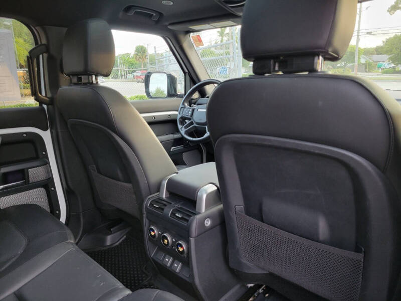 2024 Land Rover Defender 130 P400 X-Dynamic SE