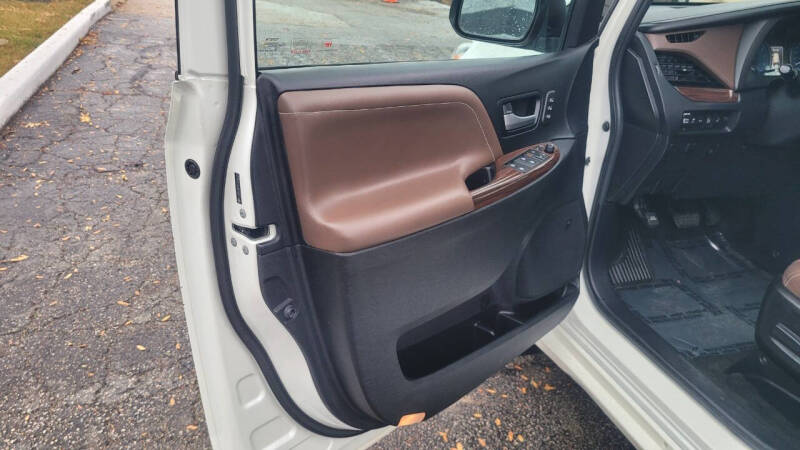 2015 Toyota Sienna Limited Premium 7-Passenger