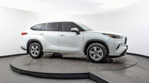 2022 Toyota Highlander LE